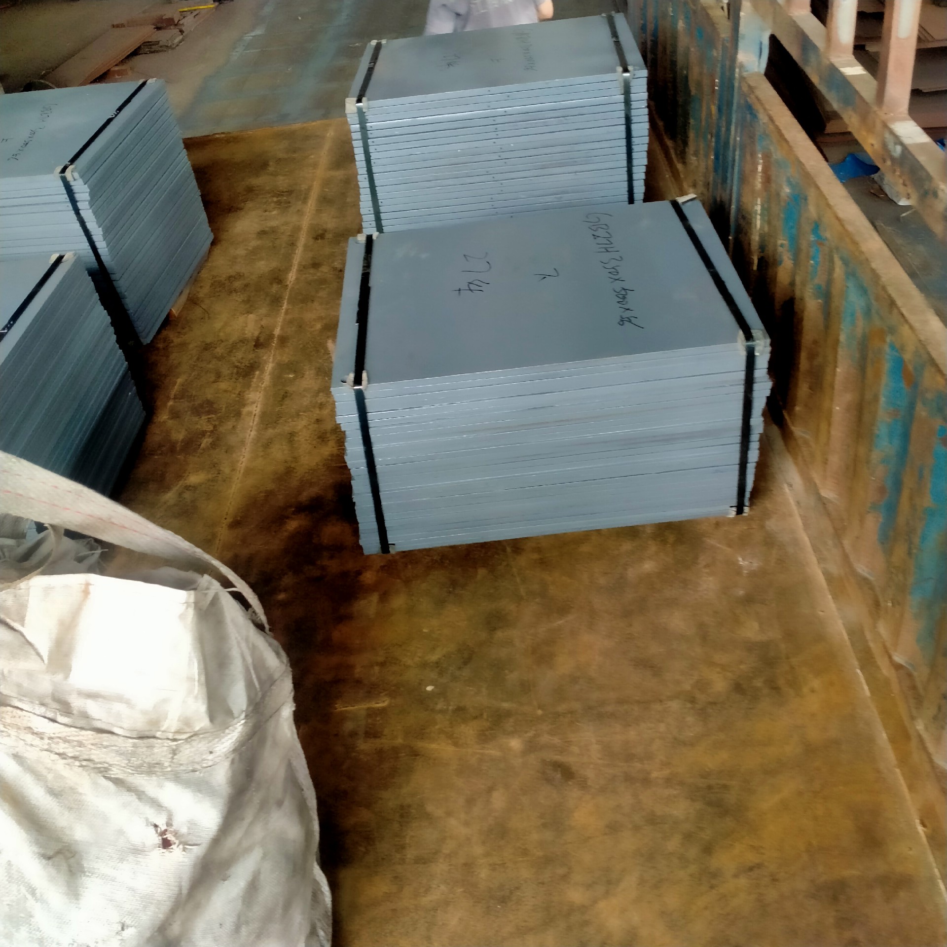 江西交工昌金改擴建梁底鋼板發貨